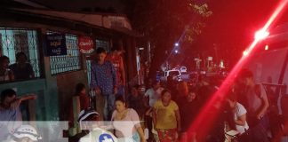 Foto: Motociclista grave al irrespetar luz roja del semáforo y estrellarse contra un taxi / TN8