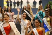 Concursantes de Miss Universo comparten con los salvadoreños desde una plaza