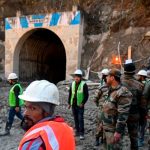 40 obreros quedaron atrapados tras derrumbarse un túnel en India 40 obreros quedaron atrapados tras derrumbarse un túnel en India