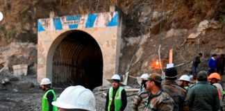 40 obreros quedaron atrapados tras derrumbarse un túnel en India