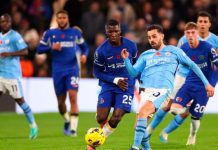 Manchester City y Chelsea empatan a cuatro goles en la Premier League Manchester City y Chelsea empatan a cuatro goles en la Premier League