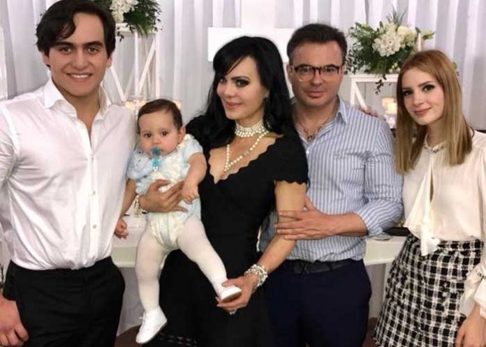 Critican a nuera de Maribel Guardia por posar junto al marido de la actriz
