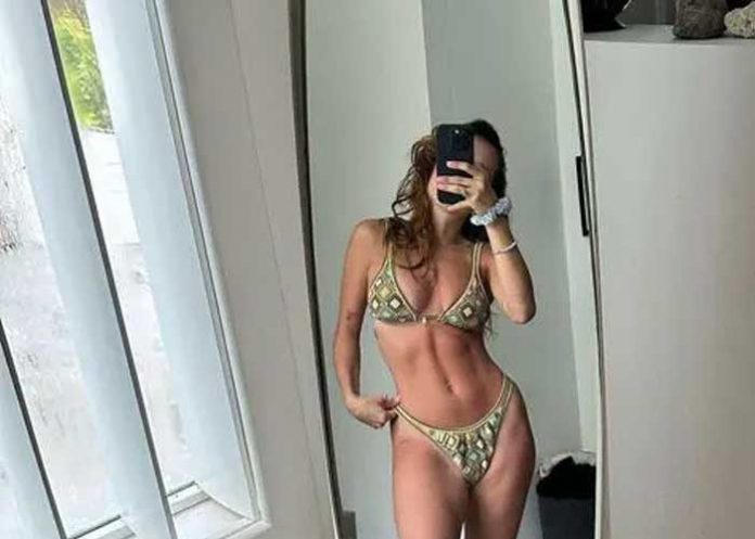 Evaluna alborota las redes con traje de baño con transparencias