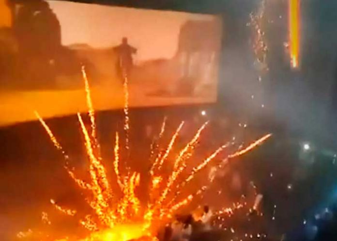 Foto: ¡Desesperación y terror en la sala de un cine en Malegaon, India!/Cortesía