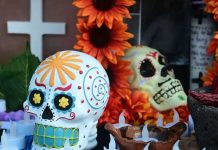 Con altar de muertos recuerdan a migrantes fallecidos en la frontera de Arizona y México Con altar de muertos recuerdan a migrantes fallecidos en la frontera de Arizona y México