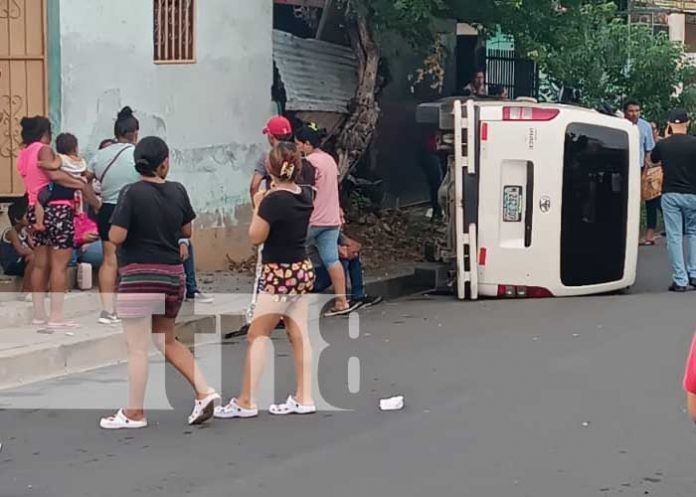Foto: Irrespeto a la señal de alto deja tres lesionados en el barrio Bóer / TN8