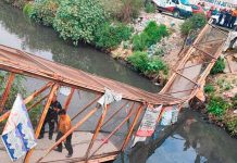 México: Colapso de un puente deja al menos 15 heridos Foto: Derrumbe de un punte en México /cortesía