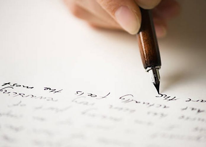 1 Foto: El presidente del estado de Palestina expresa palabras de agradecimiento al comandante Daniel y compañera Rosario /Cortesía