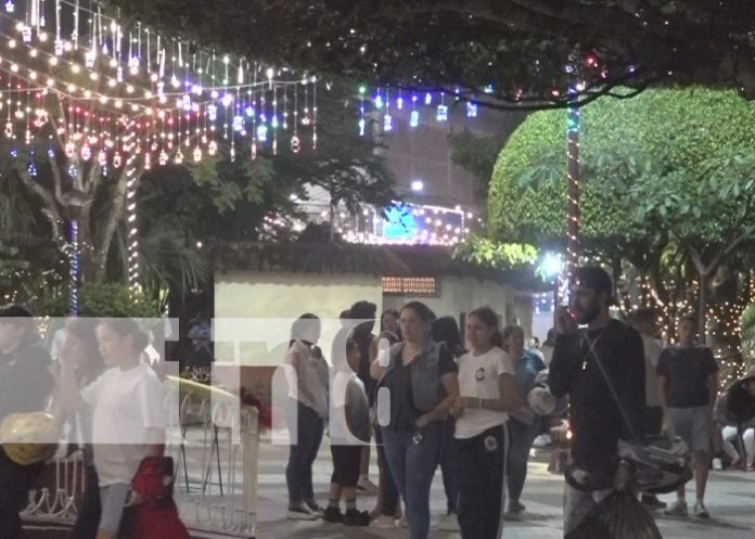 Inauguración de las luces navideñas en el Parque Central de Estelí