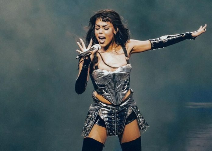 1 Danna Paola enfurece en pleno show y todo por Ozuna