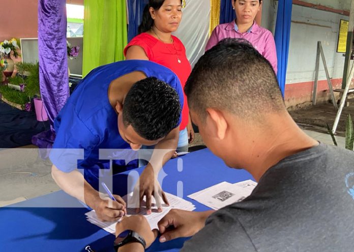 Bachilleres de Nicaragua reciben el bono complementario de 3000 córdobas