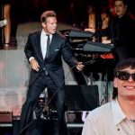 Luis Miguel saluda a Peso Pluma y Nicki Nicole en su Show Luis Miguel saluda a Peso Pluma y Nicki Nicole en su Show