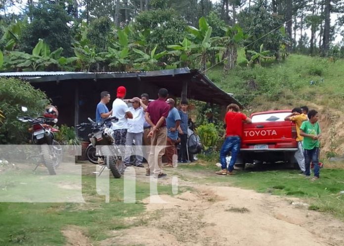 Foto: Hombre muere tras intentar reparar su camioneta y esta le cayera encima / TN8