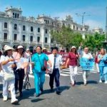 Médicos en Perú exigen respuesta inmediata sobre el aumento salarial Foto: Protestas en Perú /cortesía