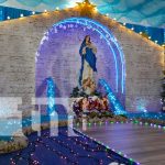 Familias visitan altares alusivos a la purísima en avenida de Bolívar a Chávez