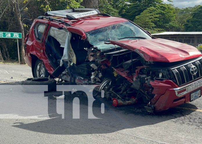 Foto: Camioneta impacta contra un puente y deja a una persona lesionada en Cuisalá / TN8