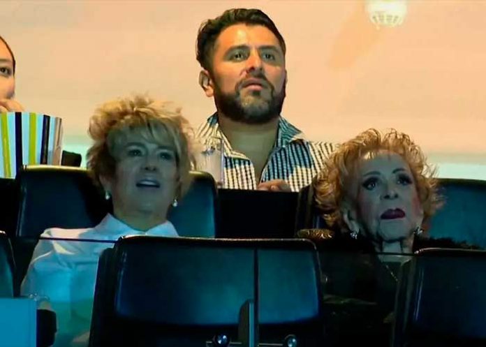 2 Silvia Pinal fue captada en concierto de Alejandra Guzmán