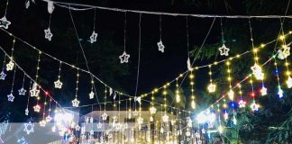 El parque central de Matiguás se llena de magia con el encendido de luces