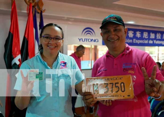 2 Foto: Continua entrega de buses chinos a cooperativas de la capital /Tn8