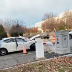 «Desorientado» vehículo se estrella contra el Capitolio de EE.UU Foto: Fuerte choche frente al Capitolio /cortesía