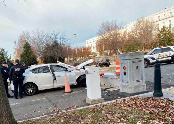 Foto: Fuerte choche frente al Capitolio /cortesía