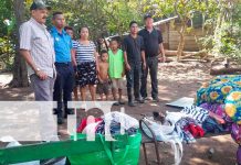 Ayuda social llegó a familia que perdió todo cuando se quemó su casa en Nandaime Foto: Ayuda social llegó a familia que perdió todo cuando se quemo su casa en Nandaime/Tn8