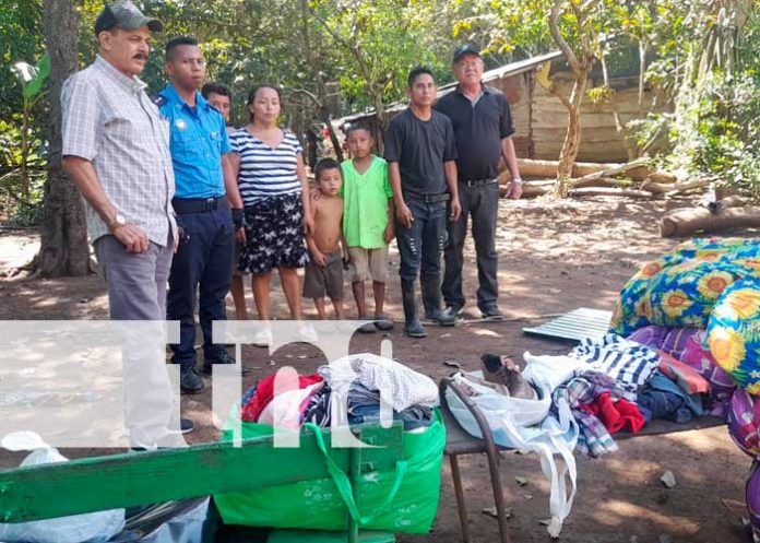 3 Foto: Ayuda social llegó a familia que perdió todo cuando se quemo su casa en Nandaime/Tn8