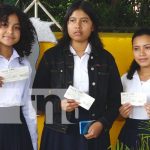 Bachilleres de Nicaragua reciben el bono complementario de 3000 córdobas Bachilleres de Nicaragua reciben el bono complementario de 300 córdobas