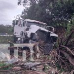 Desgarrador: Dos carretoneros mueren atropellados por furgón en León Impacto mortal acaba con la vida de dos carretoneros en carretera nueva a León