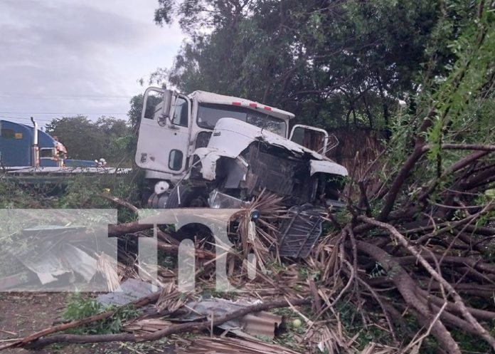 4 Impacto mortal acaba con la vida de dos carretoneros en carretera nueva a León
