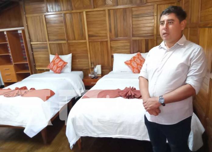 Foto:Empresarios turísticos visitan la escuela hotel Volcán Madera en Ometepe