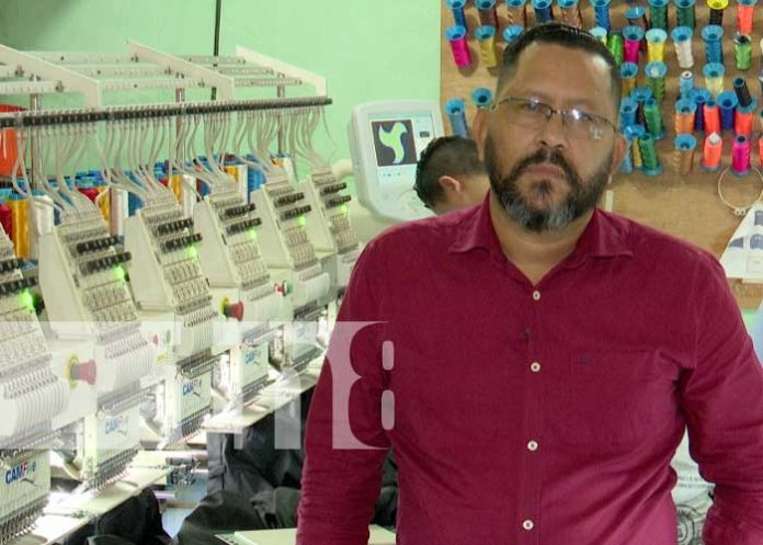 bordad-4 Foto: Bordados y serigrafías con alta demanda en temporada de cierre escolar / TN8