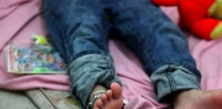 Niño de 11 años vivía encadenado por su padrastro en Bolivia