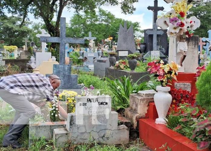 Foto: Visitas al Cementerio Periférico de Managua / TN8
