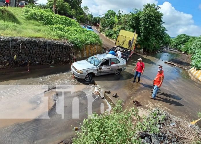 corr-ciu-1 Foto: Corriente acaba con la vida de al menos una persona que viajaba en vehículo en Ciudad Sandino / TN8