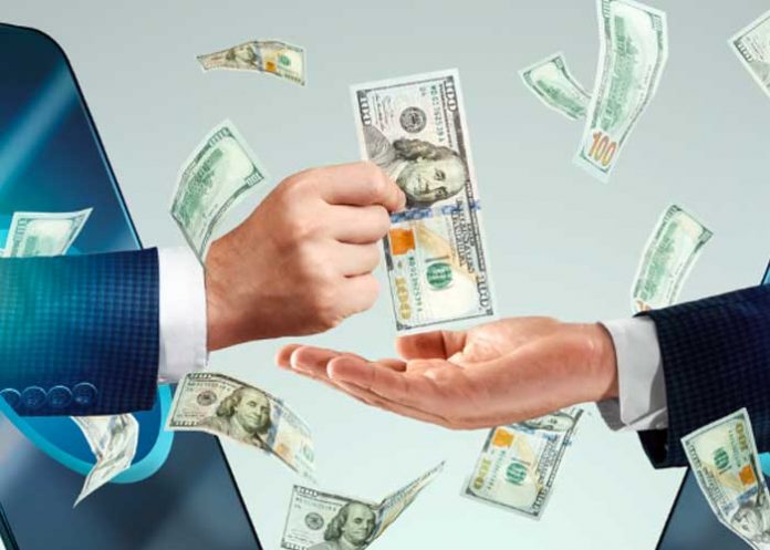 Se 'emborrachó' y le transfirió medio sueldo a su ex