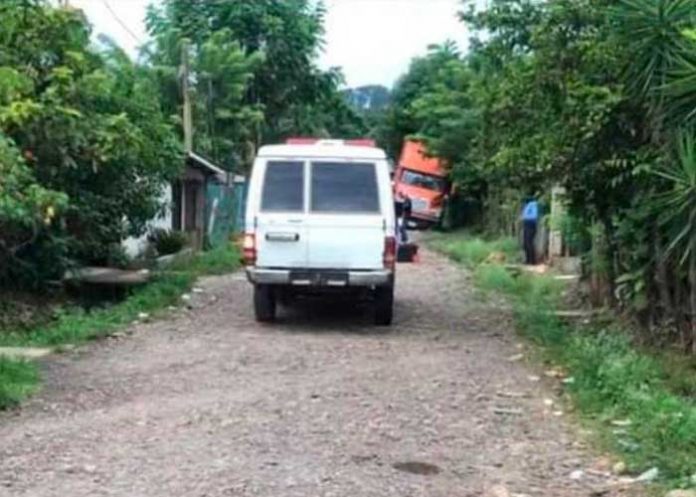 Frente a sus hijas, hombre mata a madre en Honduras