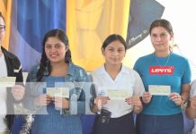 Más de 2 mil bonos escolares fueron entregados en Estelí Foto: Entregan bonos a bachilleres de Estelí / TN8