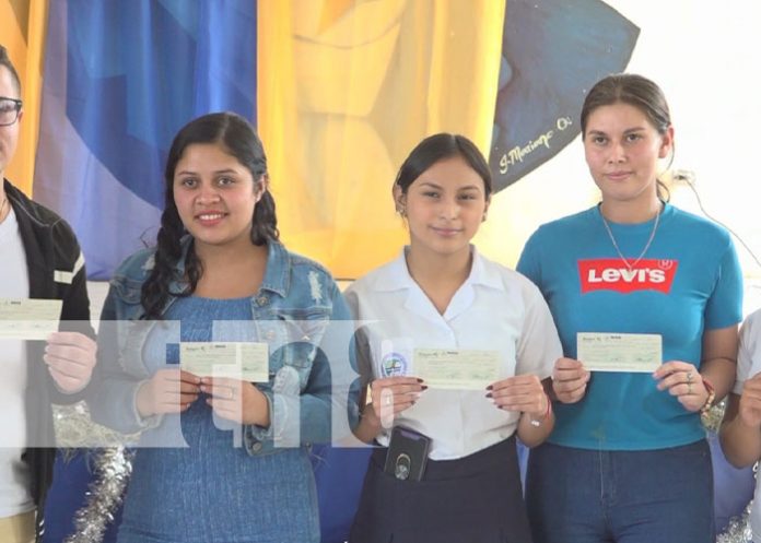 este-bono-2 Foto: Entregan bonos a bachilleres de Estelí / TN8