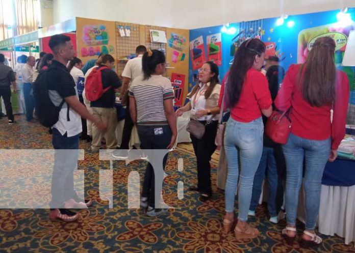 expo-uni-3 Foto: Expouniversal con grandes ofertas escolares / TN8