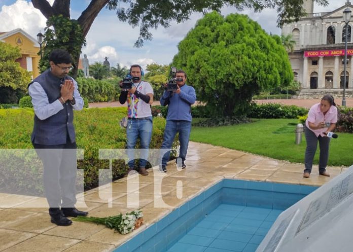 Foto: Embajador de la India rinde tributo a Carlos Fonseca / TN8