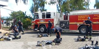 Foto: Bomberos hacen ejercicio sobre fuga de tanques de gas / TN8