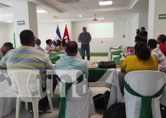 Foto: Foro de capacitación sobre tecnología agropecuaria con el INTA / TN8