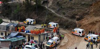 Rescatan a los 41 obreros atrapados en túnel de India 