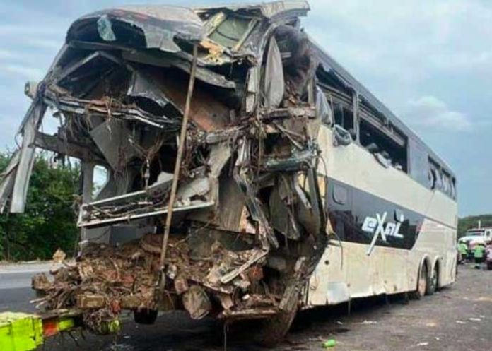 Accidente deja 12 muertos y 58 heridos en México