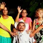 ¿El matador? Hombre de 91 años vive con sus 5 esposas «Sentimos amor» Hombre de 91 años vive con sus 5 esposas