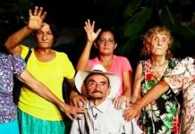 ¿El matador? Hombre de 91 años vive con sus 5 esposas «Sentimos amor» Hombre de 91 años vive con sus 5 esposas