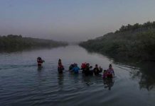 Lo arrastró la corriente: Niño muere al cruzar el Río Bravo junto a su madre Muere un niño migrante al tratar de cruzar el Río Bravo