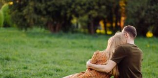 Pareja es captada teniendo relaciones en plena luz del día