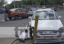 La «vieron pálida» dos taxistas al chocar con fuerza en Managua Foto: Taxistas protagonizan accidente en Managua / TN8